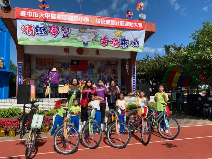 慶祝我們東明國小42歲生日